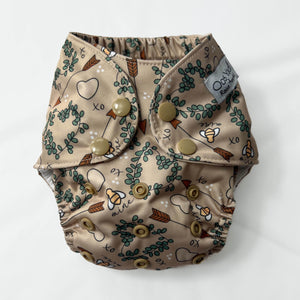 Oos Yadi Wildling (newborn) Cloth Pocket Diaper - Love Bees *